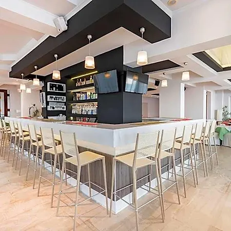 Crystal Hotel 4*