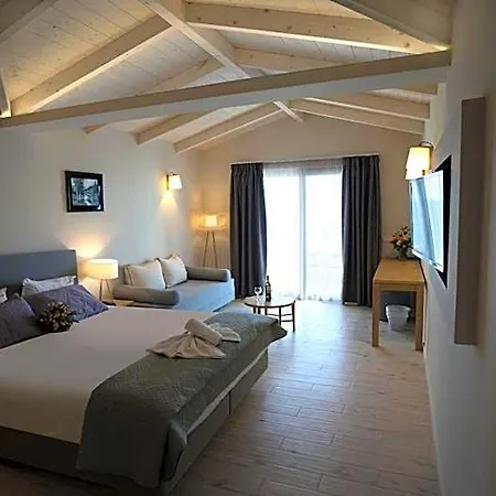 Crystal Hotel 4*