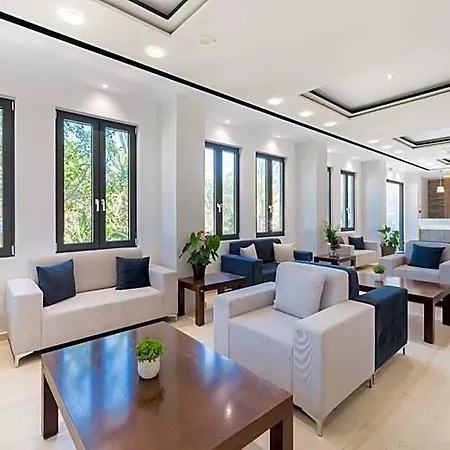 Crystal Hotel 4*